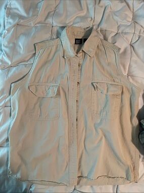 Basic Editions Sleeveless Button-Front Shirt - Cream